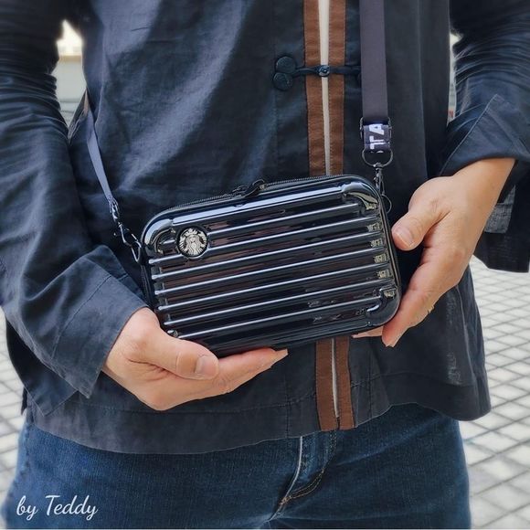 Starbucks 2023 small Black travel Case Adjustable Shoulder Strap & Wrist Strap - Picture 3 of 4
